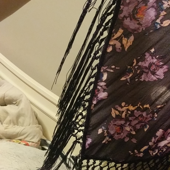 Purple floral shawl - Picture 2 of 5